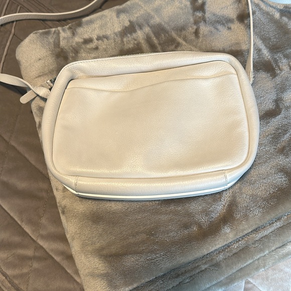 BALENCIAGA SMALL EVERYDAY CAMERA BAG WHITE - Picture 3 of 4